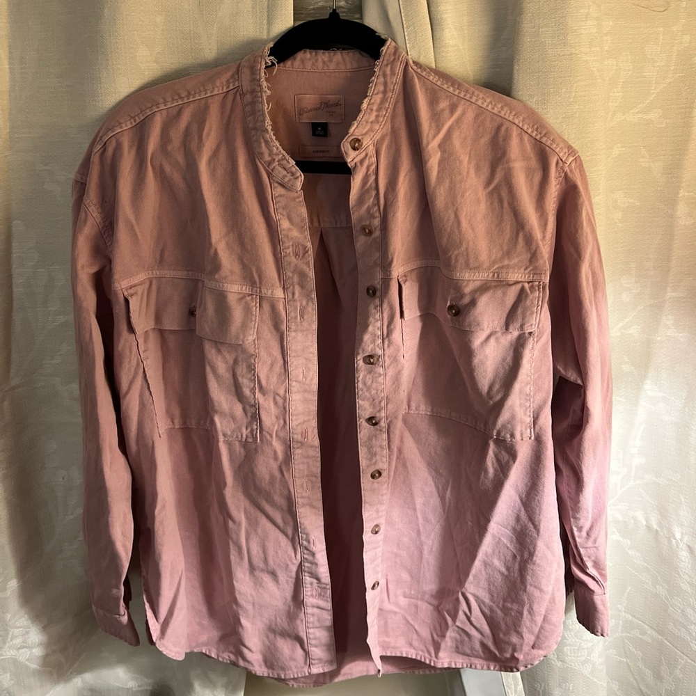 Universal Thread Women's Pink Long Sleeved Raglan Button-Down Shirt Size Medium